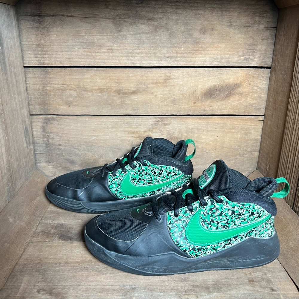 Nike Team Hustle Youth 4.5 Basketball Shoes DC1992-001 Black Green Digi Camo